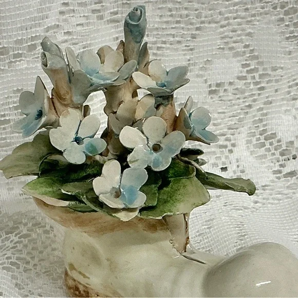 Capodimonte Porcelain Bootie Nuovo Blue Floral | Old Shoe Floral Arrangement - Picture 14 of 16